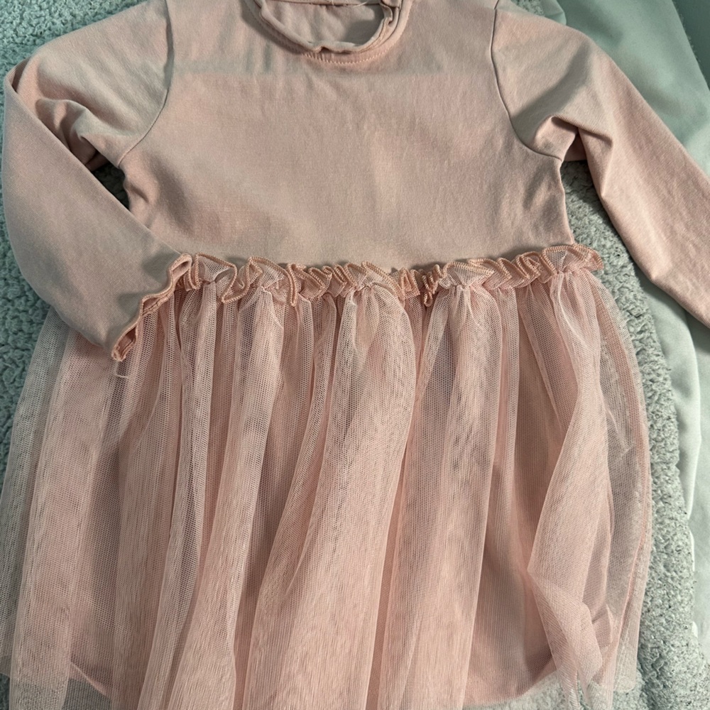 9 pieces of Baby girl clothes 6 to 9 months